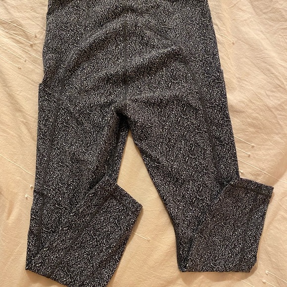 Athleta 7/8 Ultimate Stash Textured Tights! - Picture 3 of 5